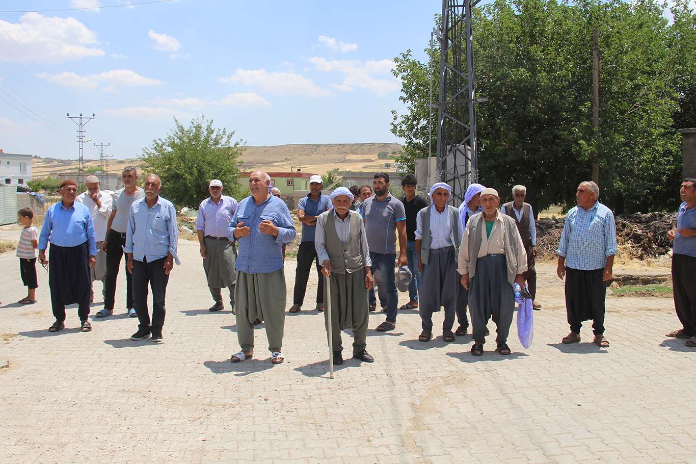 ​20 yıldır suya hasret kalan mahalle sakinleri yetkililere seslendi: Su sorunumuz çözülsün